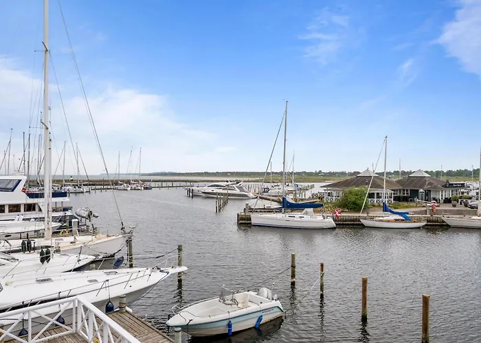 Σπίτι διακοπών Charming Right At Marina With Terraces Overlooking The Water Close To The Kattegat Centre, The And Cosy Cafes Grenå